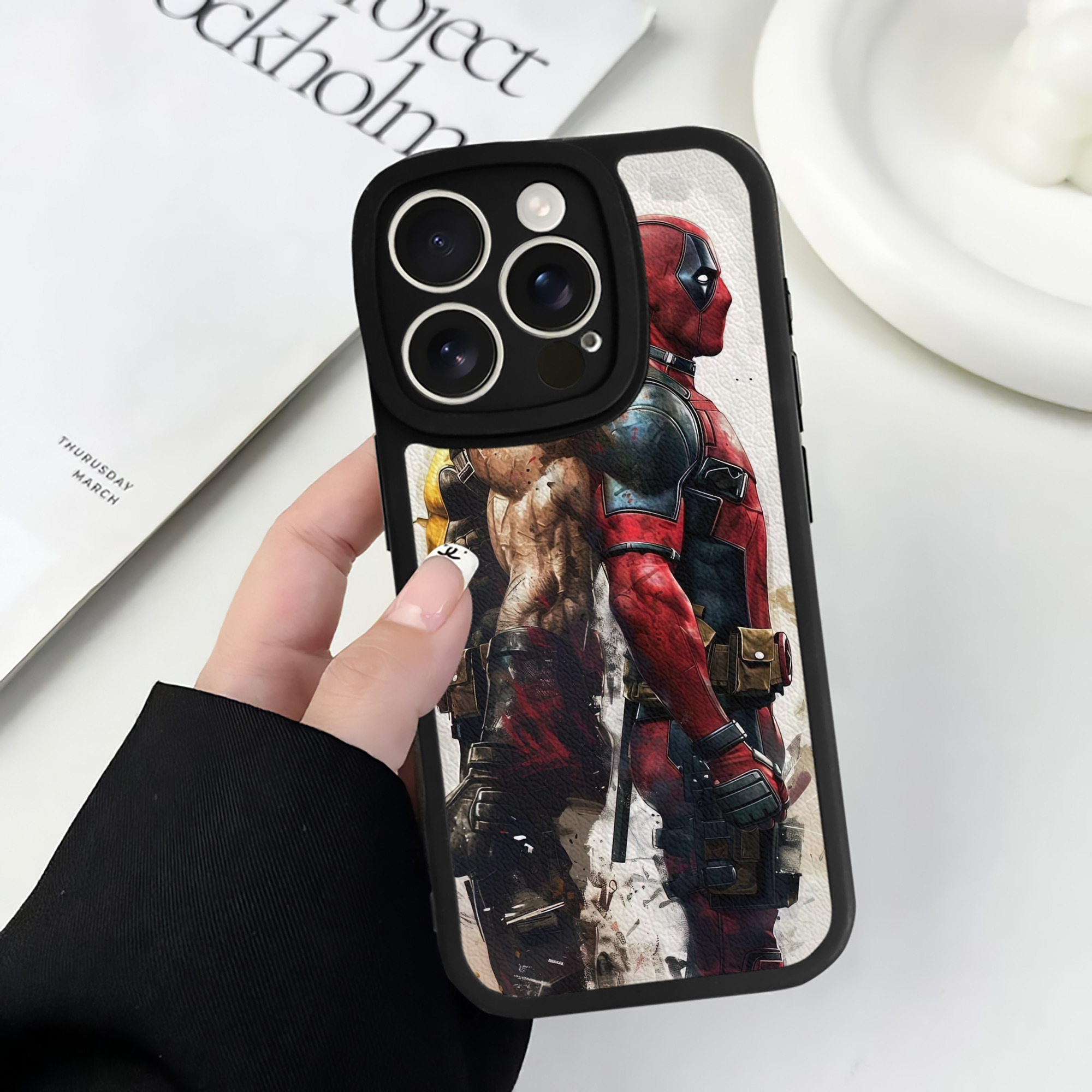 （画像用） Deadpool デッドプール 【iPhone 16シリーズ対応】シリコンスマホケース（レザー調） 材質：シリコン